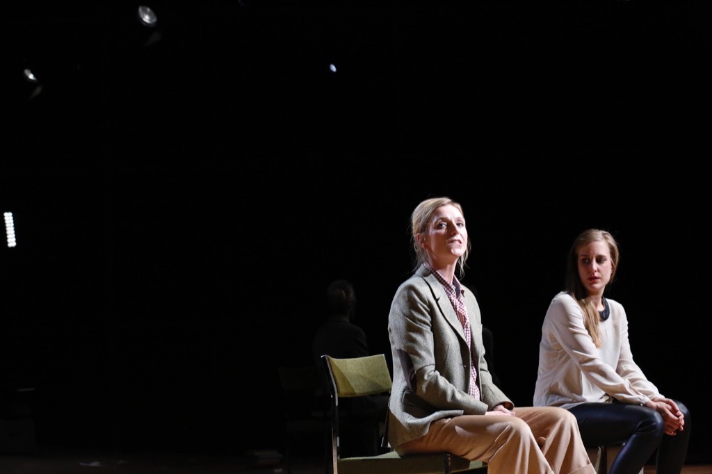 SCHWEIZ THEATER WIR LIEBEN UND WISSEN NICHTS