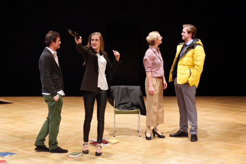 SCHWEIZ THEATER WIR LIEBEN UND WISSEN NICHTS