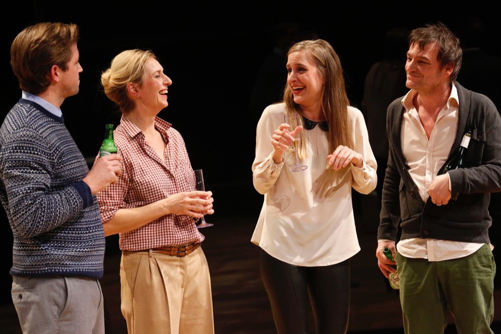 SCHWEIZ THEATER WIR LIEBEN UND WISSEN NICHTS